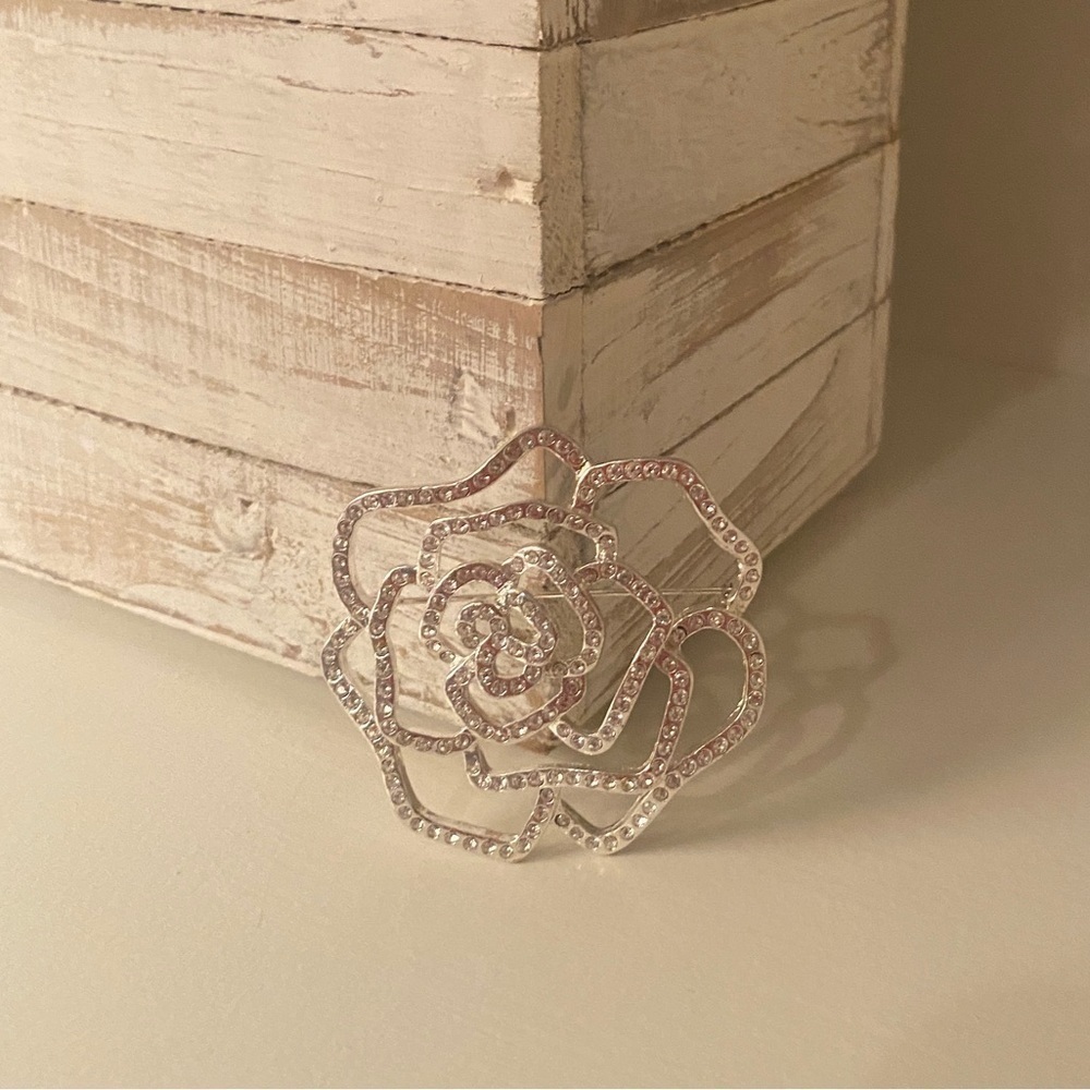 Avon Silver Plated Floral Rose Clear Rhinestone Brooch Pin
